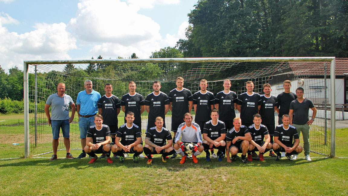 SV Eintracht Burgdorf in den gesponserten Trikots von Kakstein GmbH